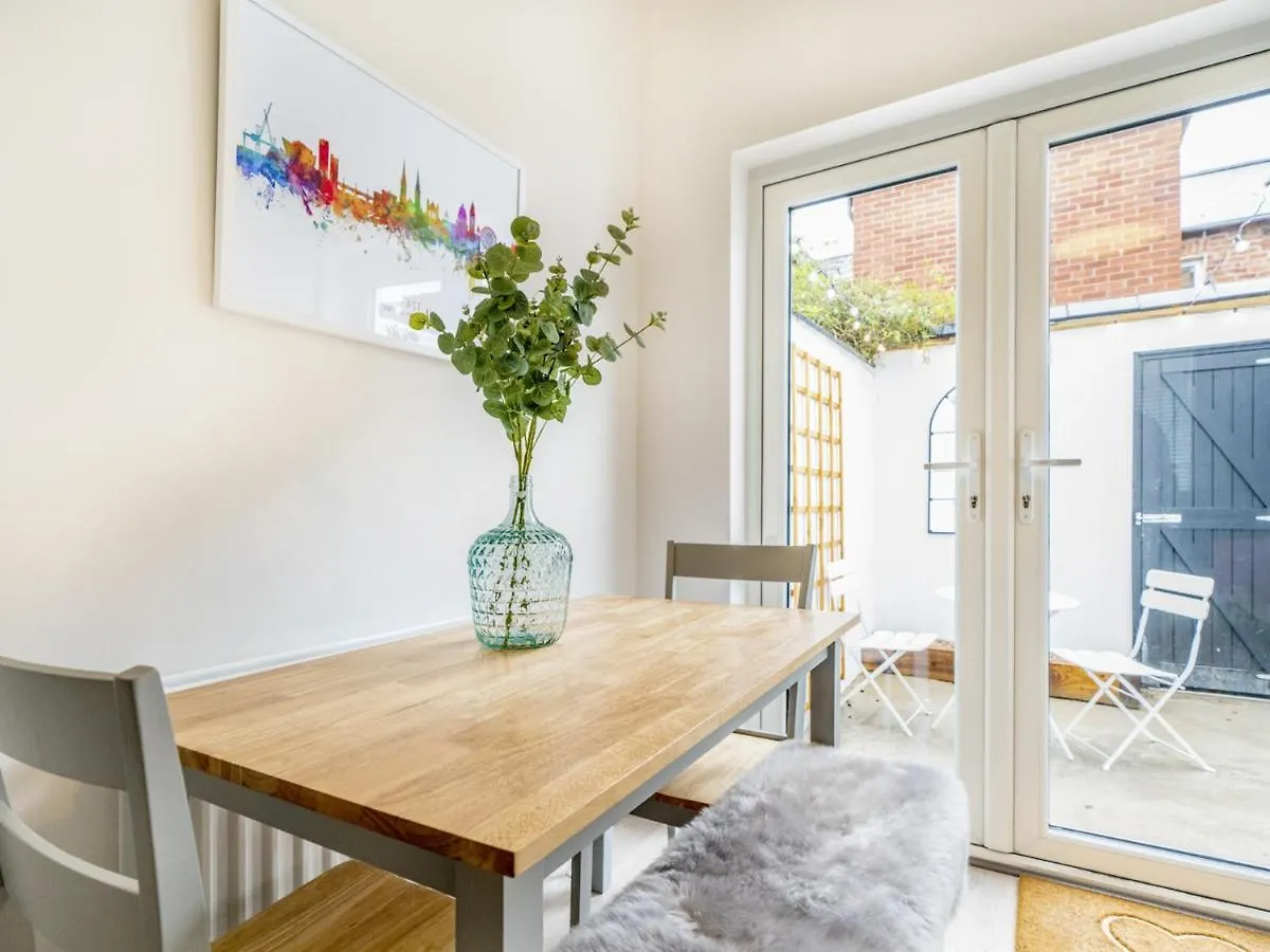 Holiday home Pass The Keys Rathcool Gorgeous Terrace With Outdoor Living Cafes And Bars Villa Belfast