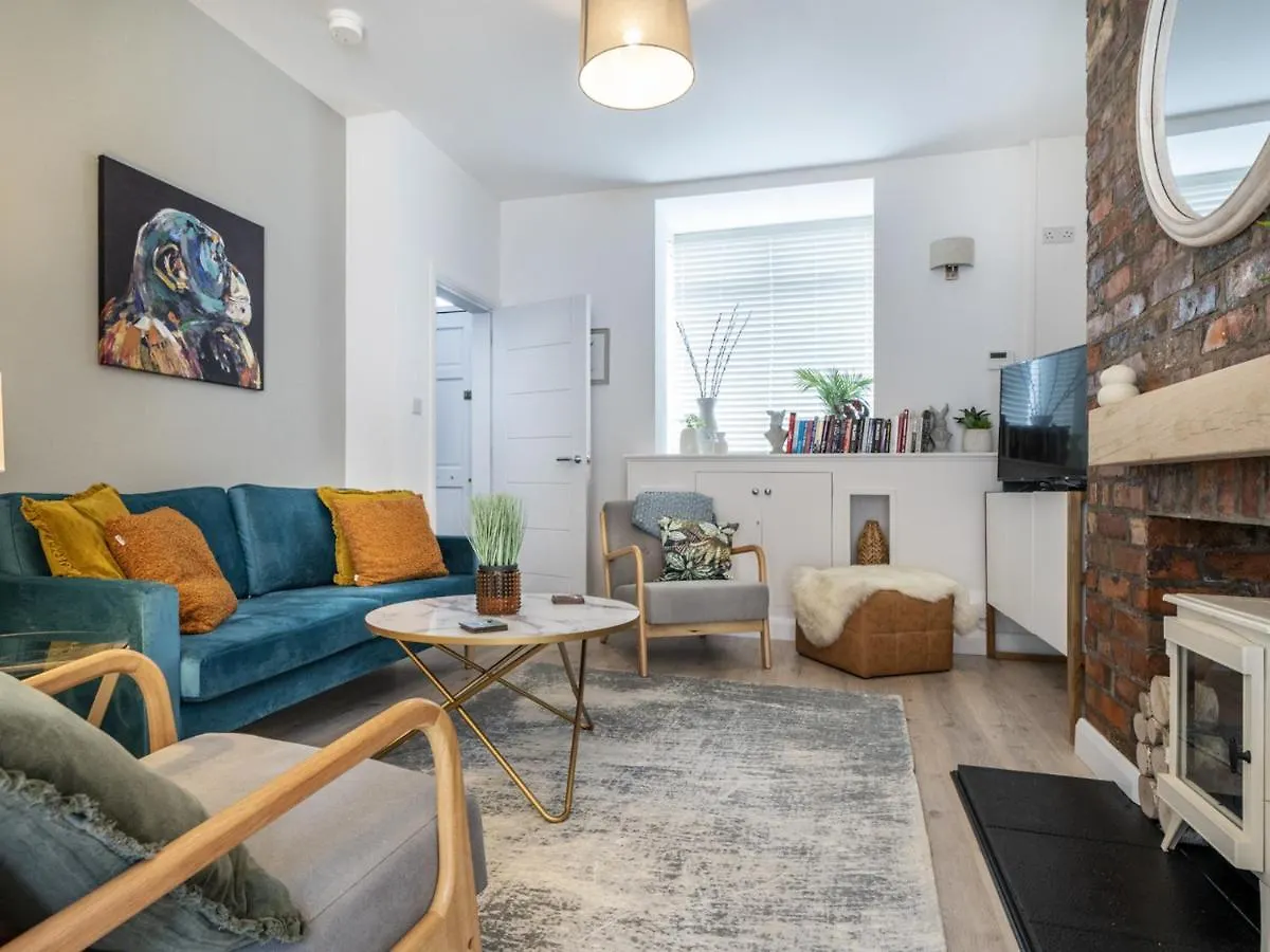 Pass The Keys Rathcool Gorgeous Terrace With Outdoor Living Cafes And Bars Villa Belfast United Kingdom