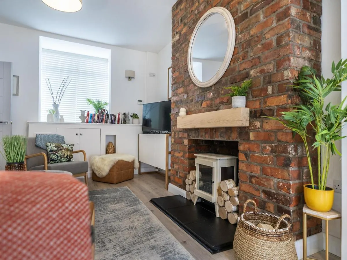 Pass The Keys Rathcool Gorgeous Terrace With Outdoor Living Cafes And Bars Villa Belfast Holiday home